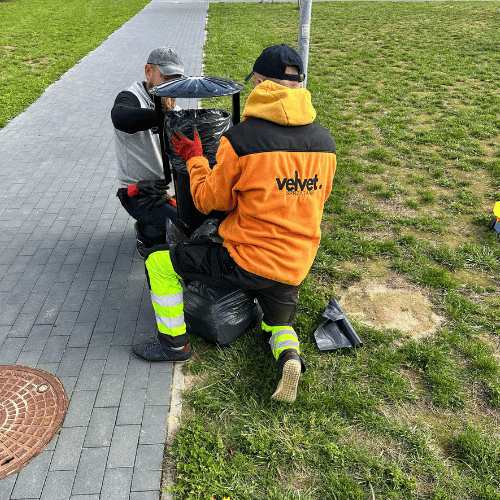 Serwis osiedla_ wymiana worków w koszu i porządkowanie terenu wspólnoty w Lublinie