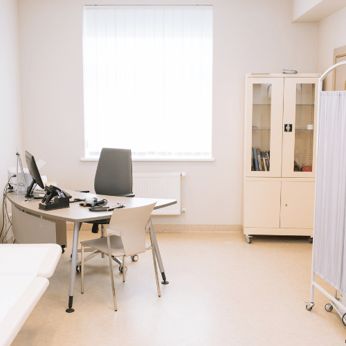 Gabinet lekarski po sprzątaniu – porządek i higiena w pomieszczeniach medycznych w Lublinie