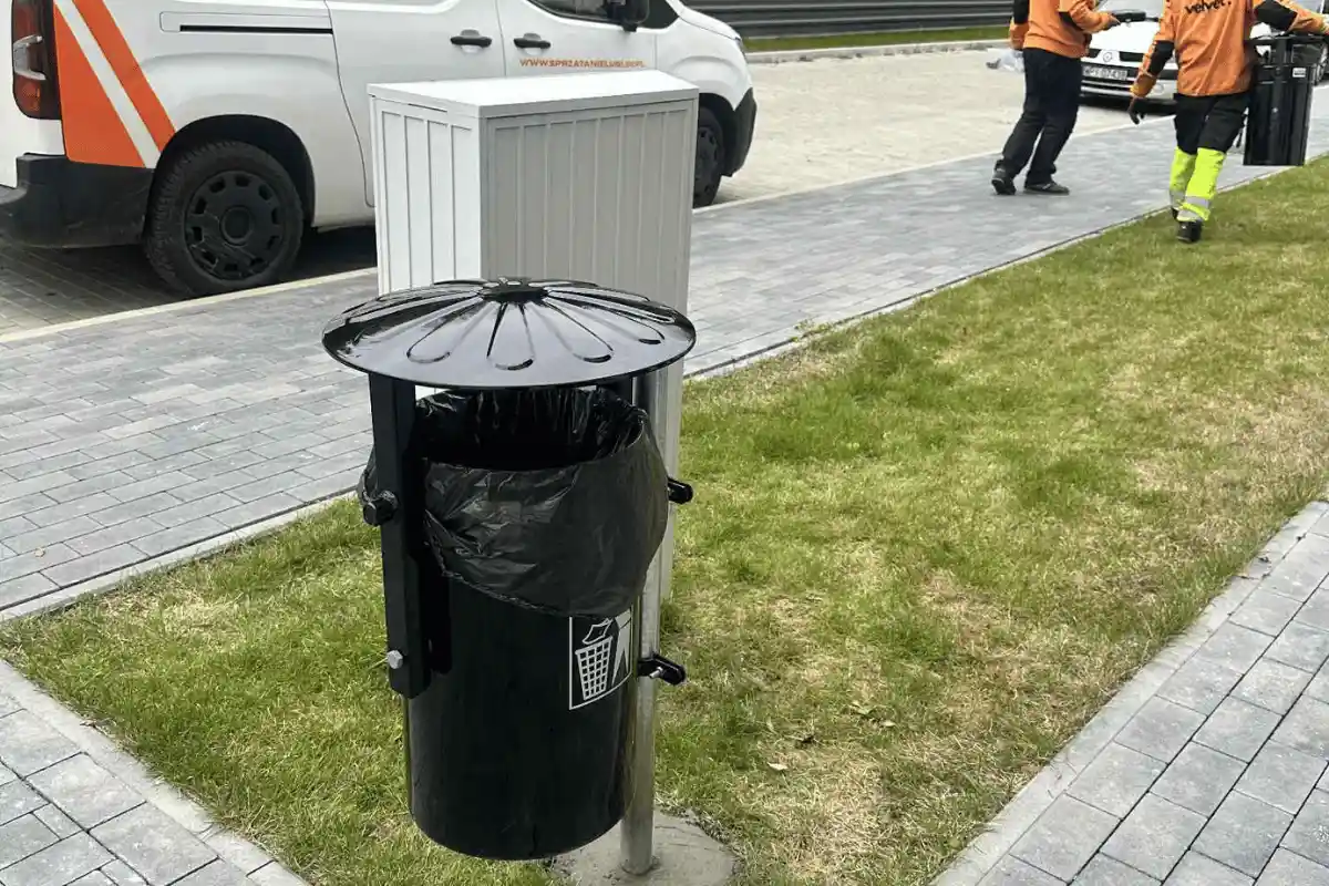 Utrzymanie czystości wokół obiektu komercyjnego w Lublinie z koszem zewnętrznym i strefą dojścia