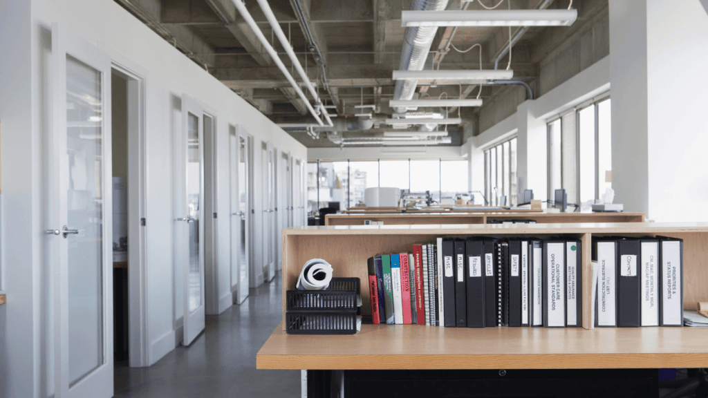 Organizacja biurka w biurze – Jak utrzymać porządek w biurze Lublin