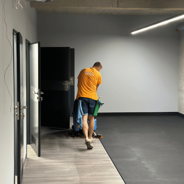 Sprzątanie obiektów komercyjnych w Lublinie – maszynowe doczyszczanie posadzek, Velvet Sprzątanie