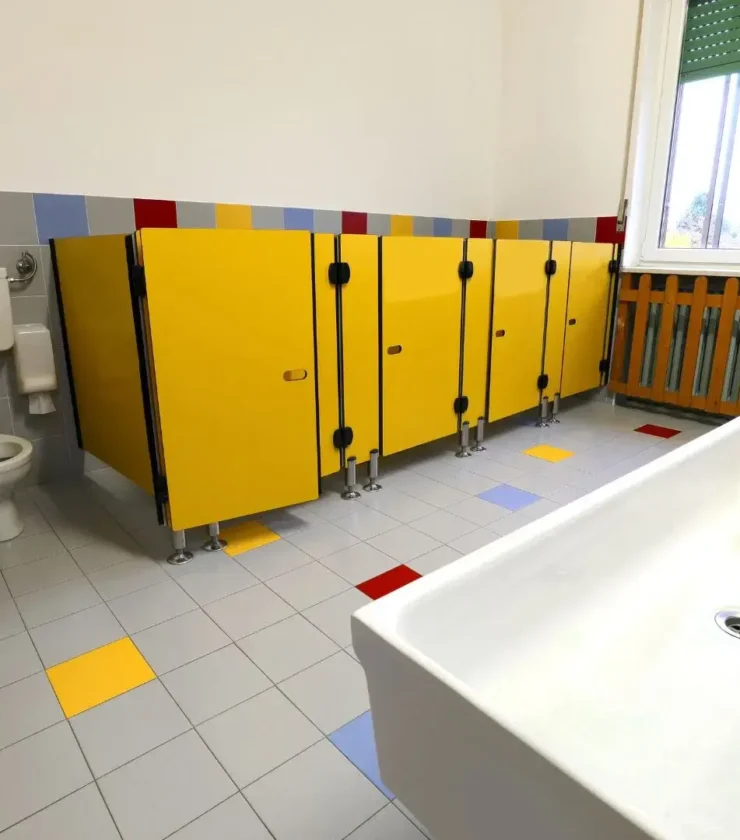 Czysta łazienka w przedszkolu po sprzątaniu – utrzymanie higieny w placówkach edukacyjnych w Lublinie