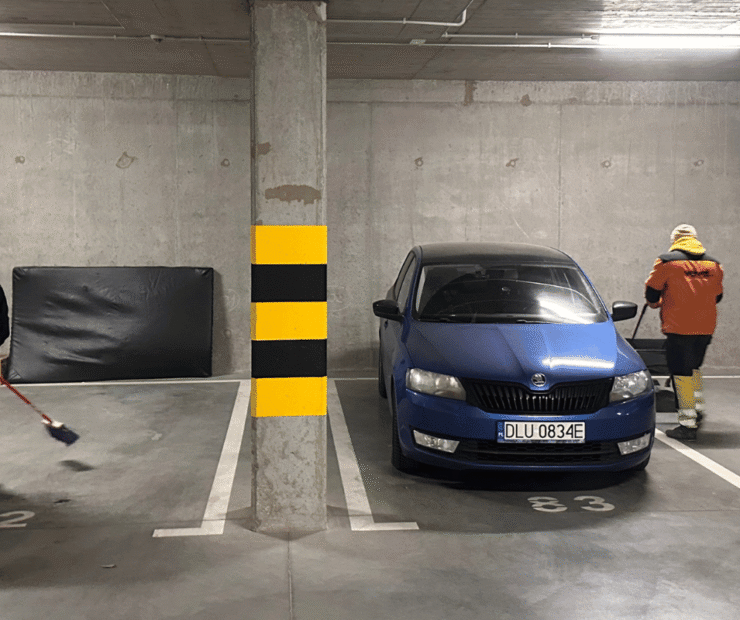 Sprzątanie garaży podziemnych – utrzymanie czystości i zamiatanie posadzki w parkingu podziemnym