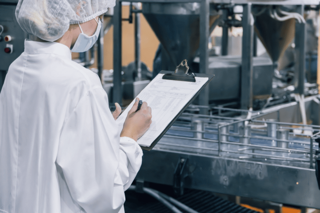 Audyt usług sprzątających w zakładzie produkcyjnym – kontrola jakości na liście kontrolnej