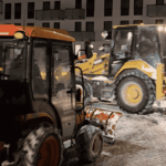 Jak wygląda profesjonalne odśnieżanie parkingów krok po kroku