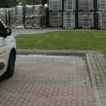 Co obejmuje profesjonalna pielęgnacja zieleni przy biurowcu