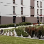 Utrzymanie placu zabaw na osiedlu – czystość, piasek i codzienna kontrola terenu