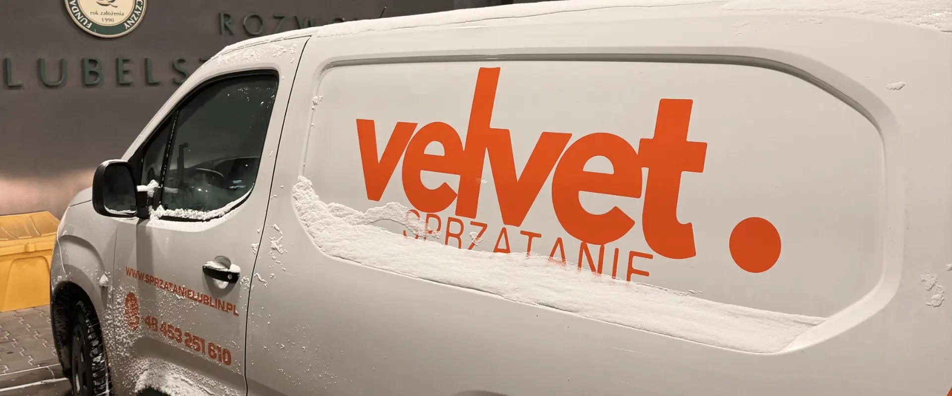 Samochód Velvet Sprzątanie podczas zimowej obsługi wspólnoty mieszkaniowej w Lublinie